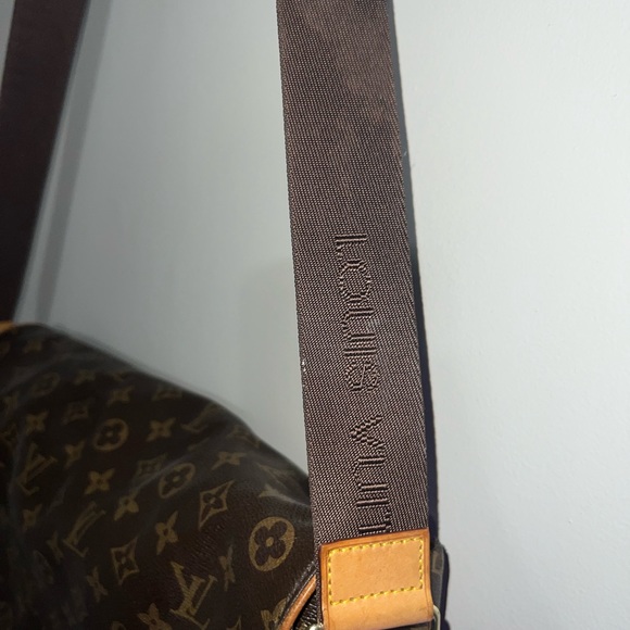 Louis Vuitton
Abbesses Messenger Bag Monogram Canva - Picture 5 of 17